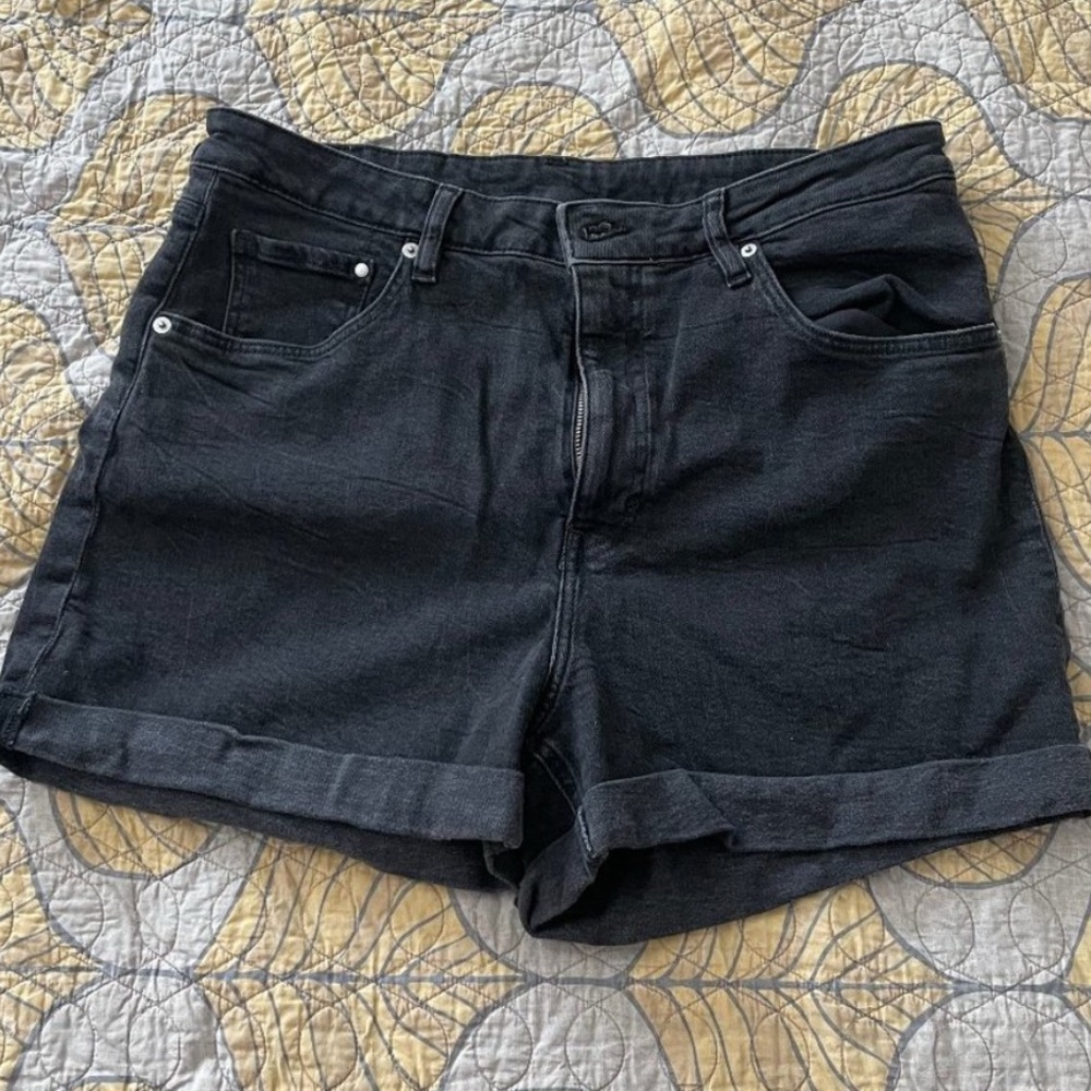 H&M Mom Shorts Black Cuff Bottom Size 14